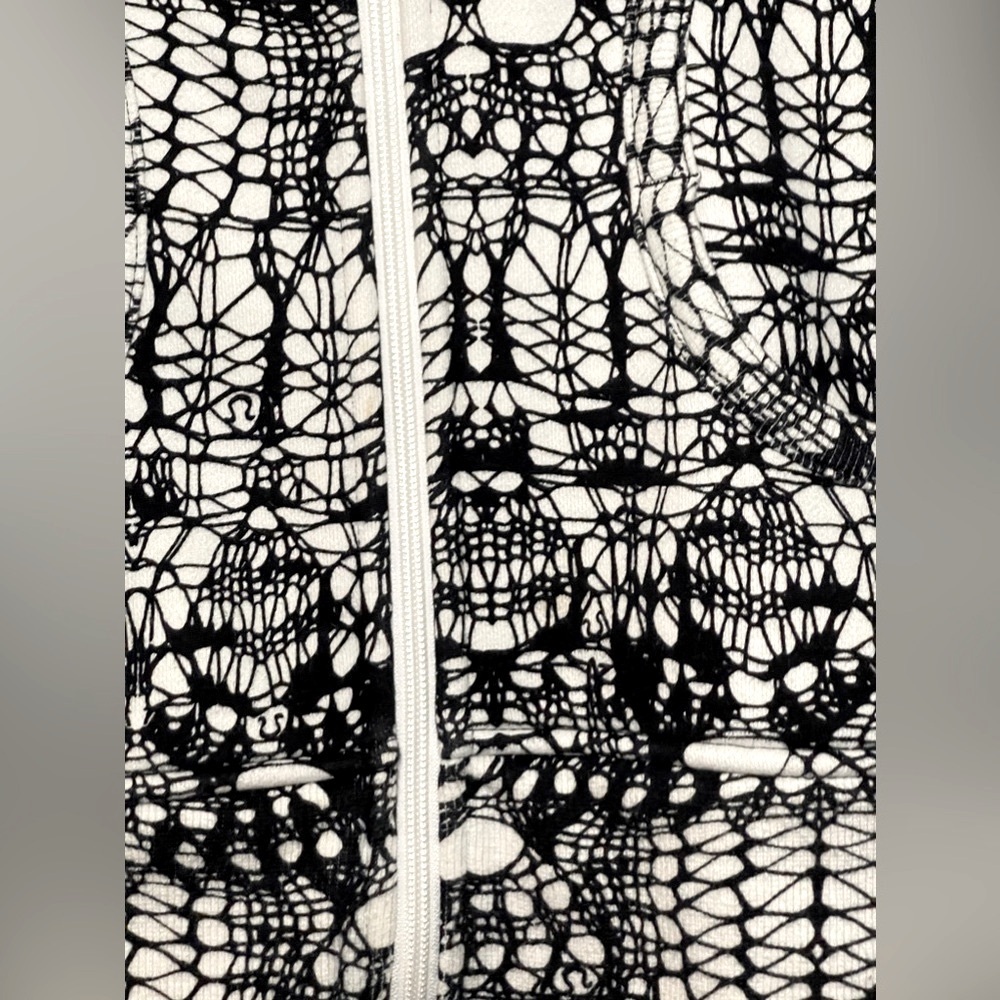 Lululemon Scuba Hoodie Full Zip White Black Glacier Lace Size 8 EUC limited edt - Picture 4 of 10